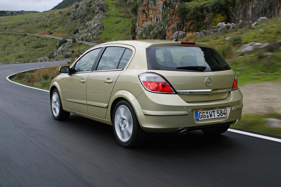  Opel Astra 2005 года  (фото 27 из 141)